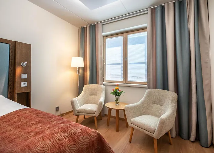 瓦罗尼亚酒店 4*