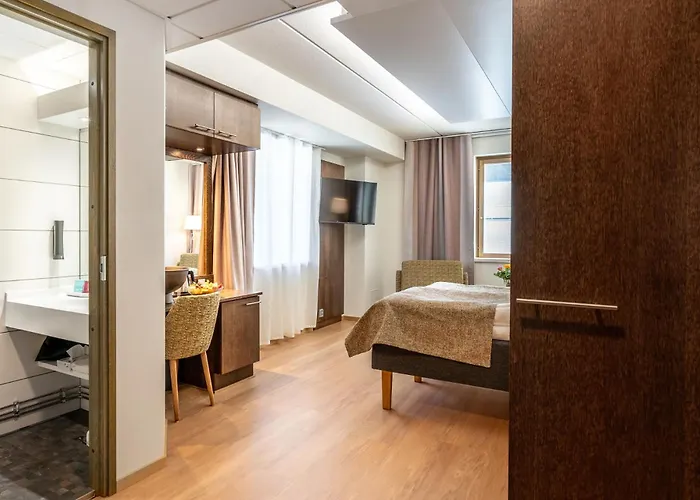 瓦罗尼亚酒店 酒店 4*