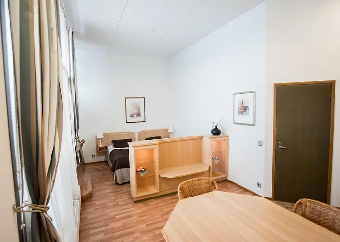 瓦罗尼亚酒店 酒店