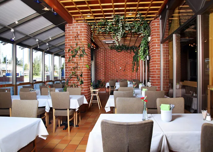 瓦罗尼亚酒店 4*