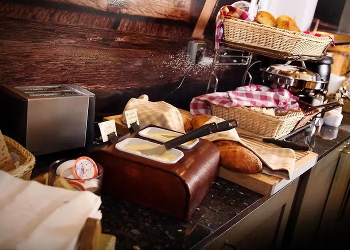 瓦罗尼亚酒店 4*