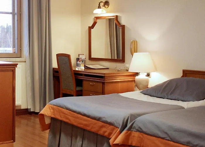 瓦罗尼亚酒店 4*