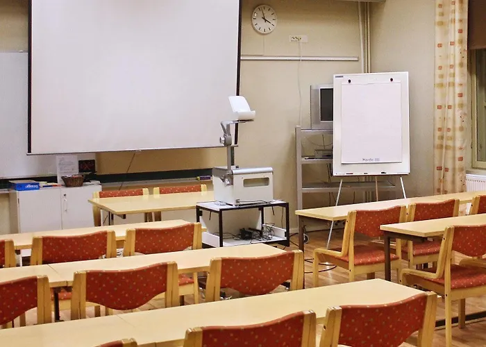 瓦罗尼亚酒店 4*