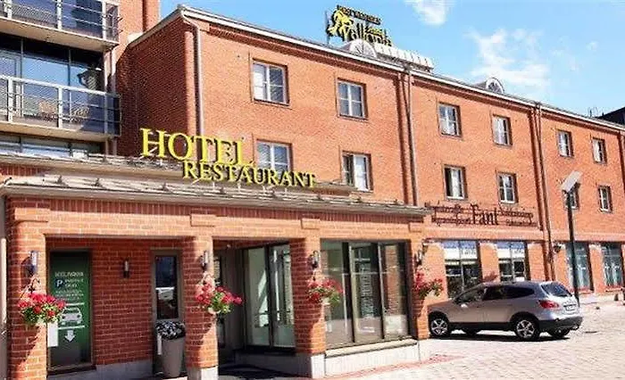 瓦罗尼亚酒店 4*