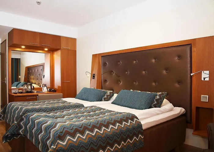 瓦罗尼亚酒店 酒店